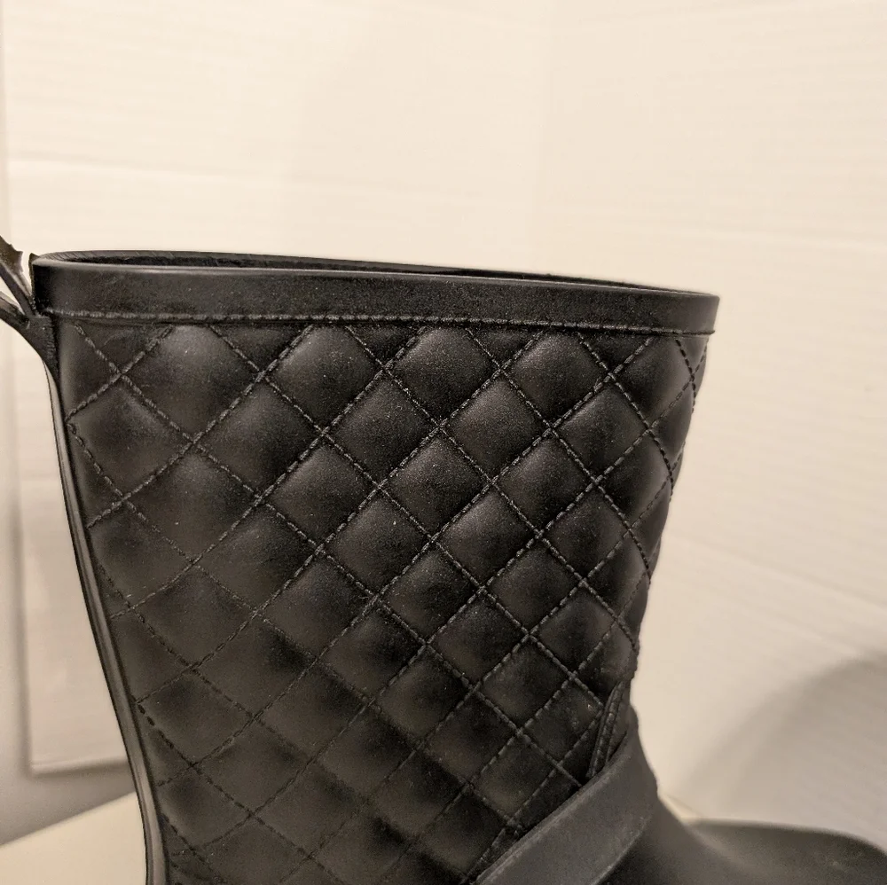 Capelli‎ New York Women's 10 Black Quilted Mid-Calf Gold Buckle Rain Boots